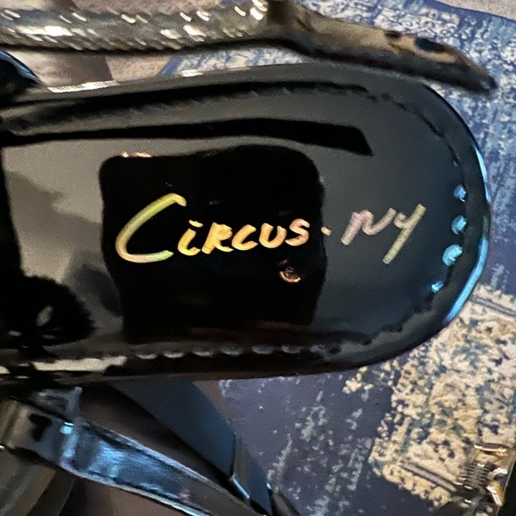 Circus NY by Sam Edelman Celia black patent thong sandals never worn. Size 7.5 - Picture 3 of 5